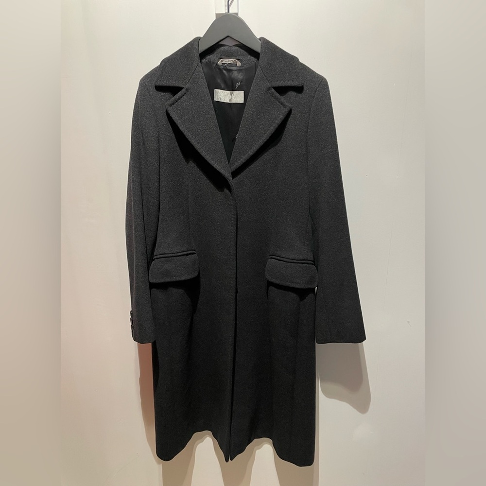🔥 MaxMara Black Wool Coat with Classic Design